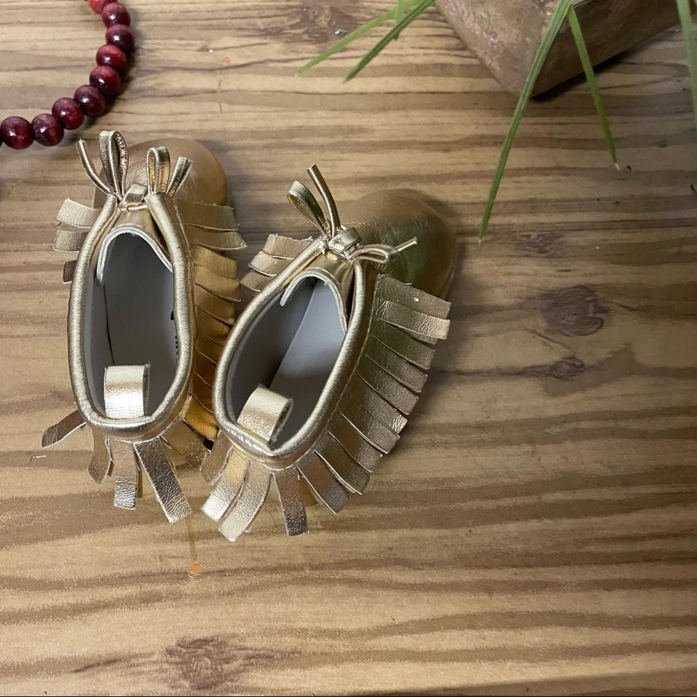 Old Navy Gold Mocassins Fringe Bow Baby Girl Shoes Size 6-12 months